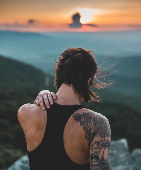 A women rubbing a sweat rash on her back