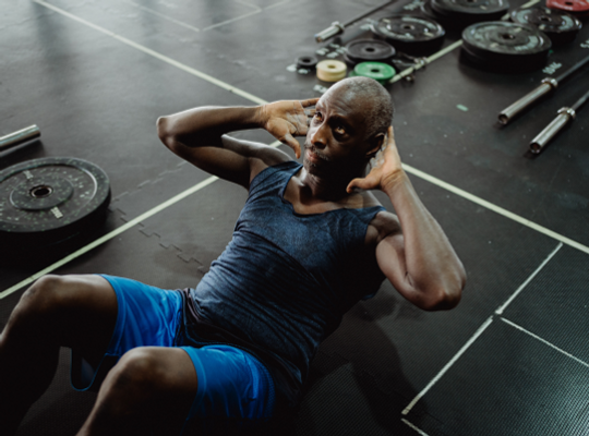 man in sports gear doing a high knee up move